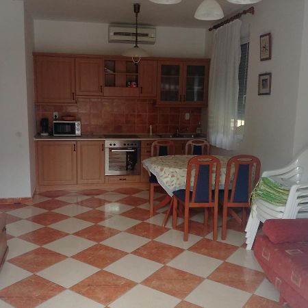 Arnyas Appartement Balatonlelle Buitenkant foto